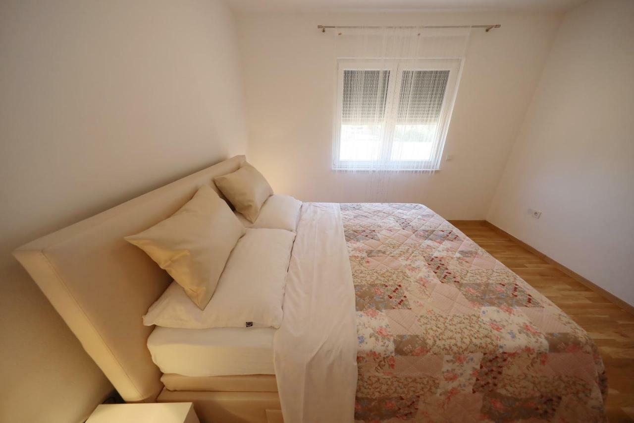 Apartmani Vlado Mitar Sukošan المظهر الخارجي الصورة