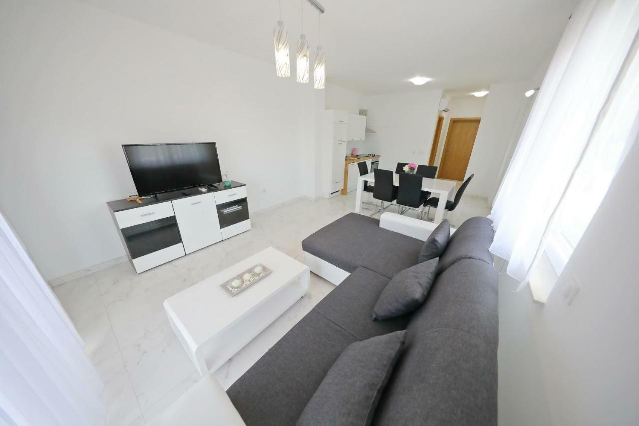 Apartmani Vlado Mitar Sukošan المظهر الخارجي الصورة