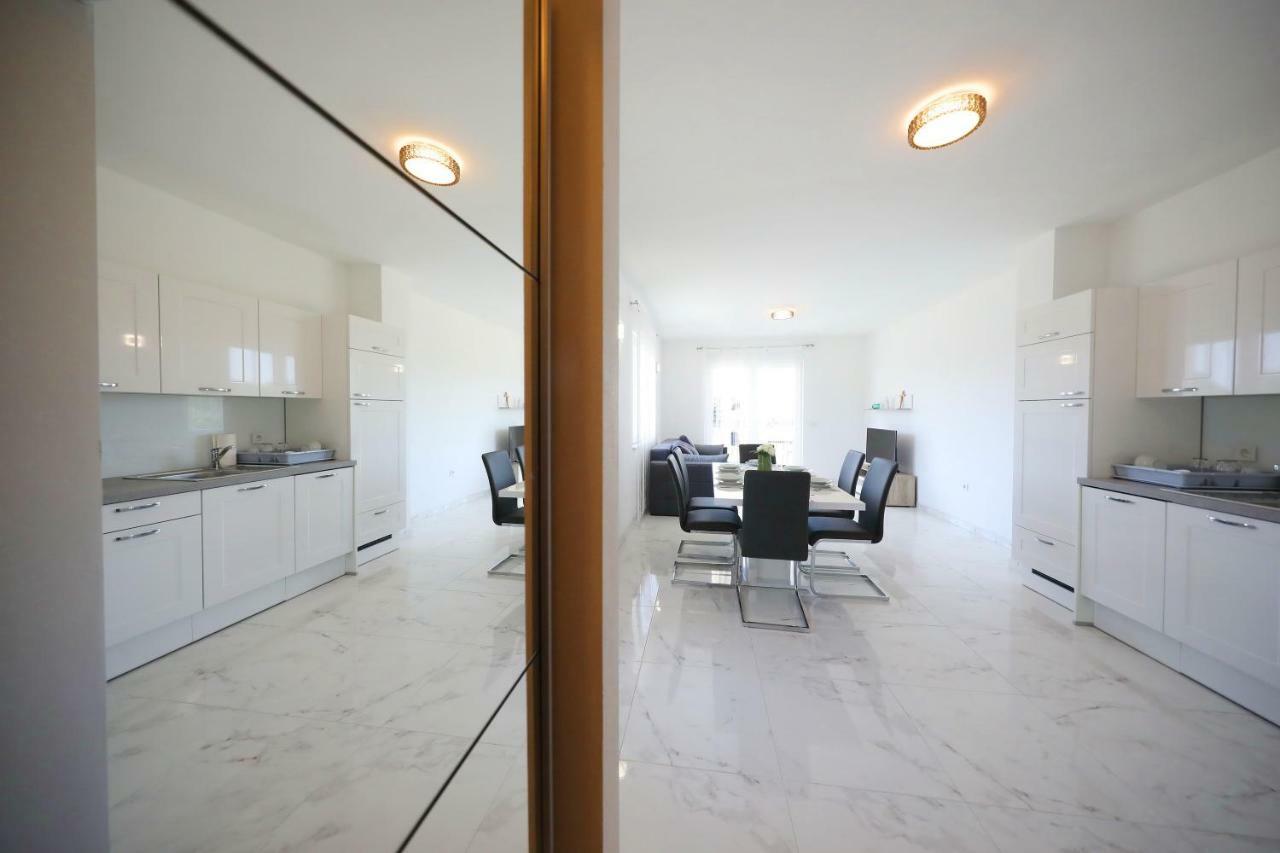 Apartmani Vlado Mitar Sukošan المظهر الخارجي الصورة