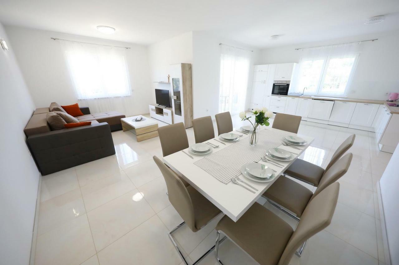 Apartmani Vlado Mitar Sukošan المظهر الخارجي الصورة