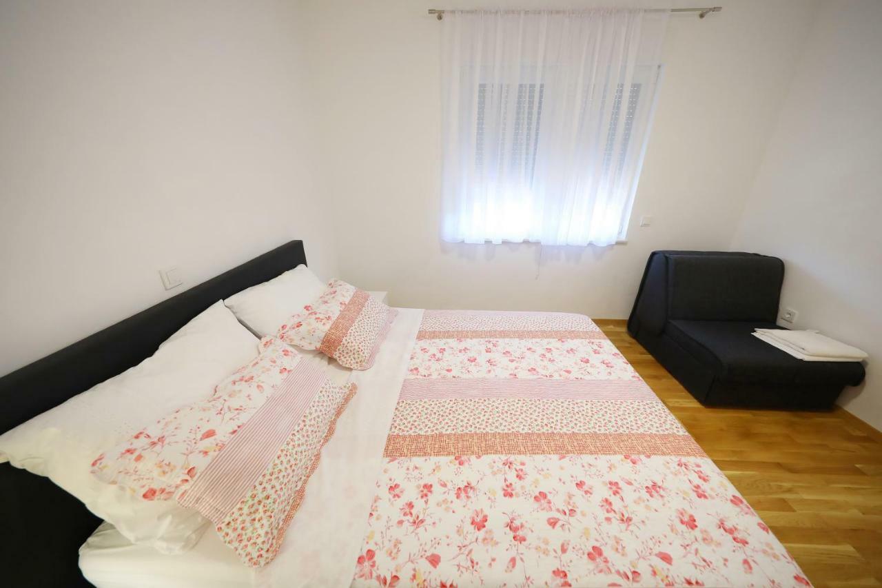 Apartmani Vlado Mitar Sukošan المظهر الخارجي الصورة